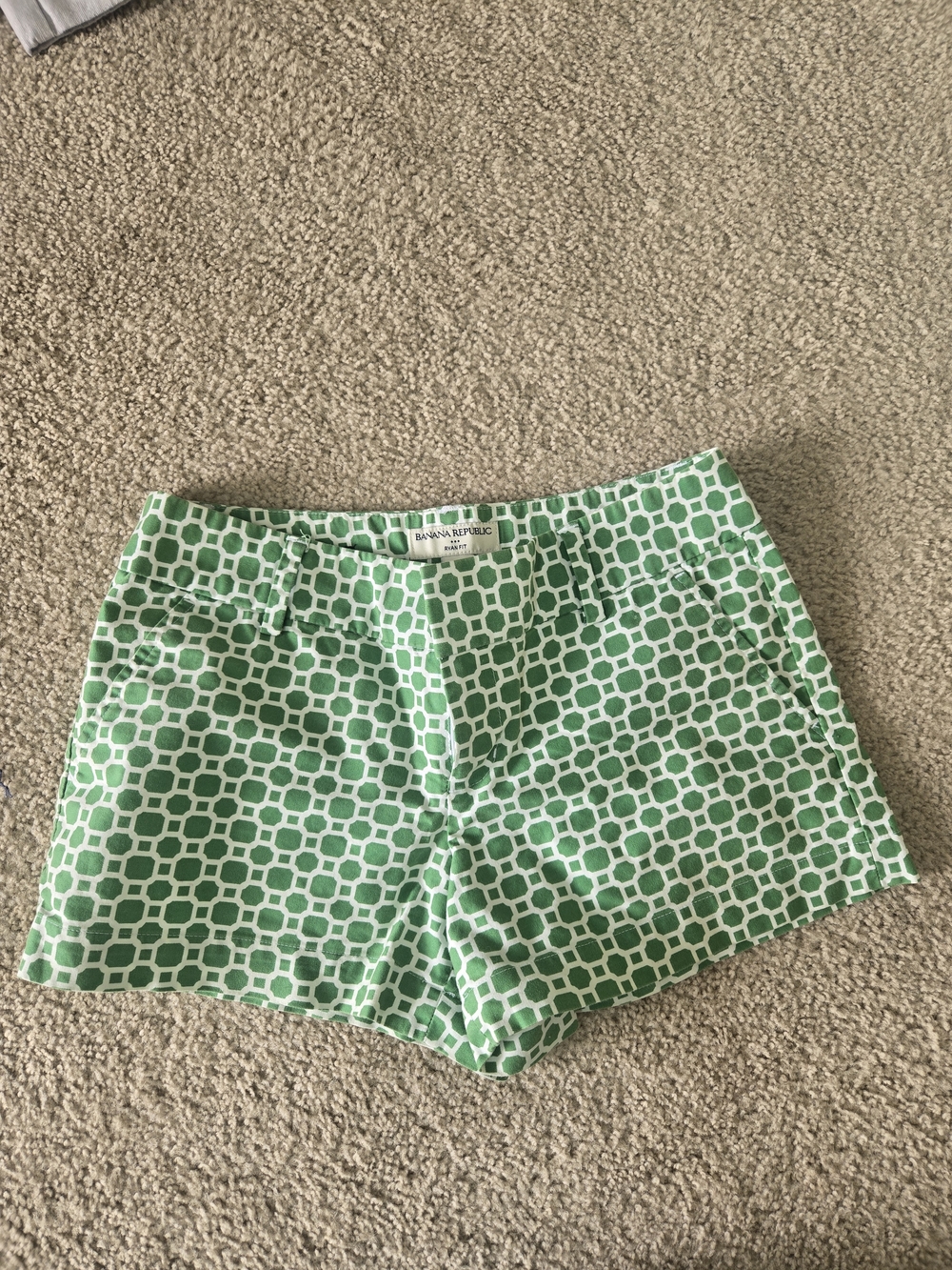 Banana Republic Green Geometric Women’s Shorts Size 4